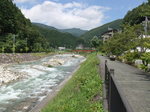 昼神温泉の旅館と阿智川.jpg